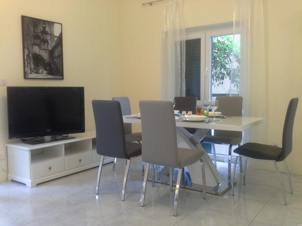 אומיס Sabina Apartments חדר תמונה