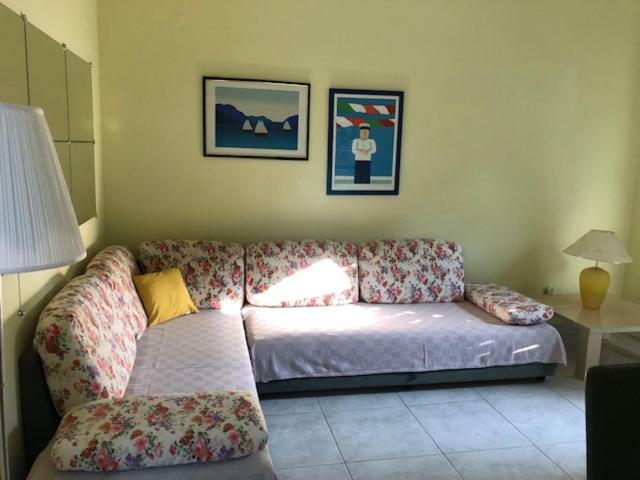 אומיס Sabina Apartments מראה חיצוני תמונה