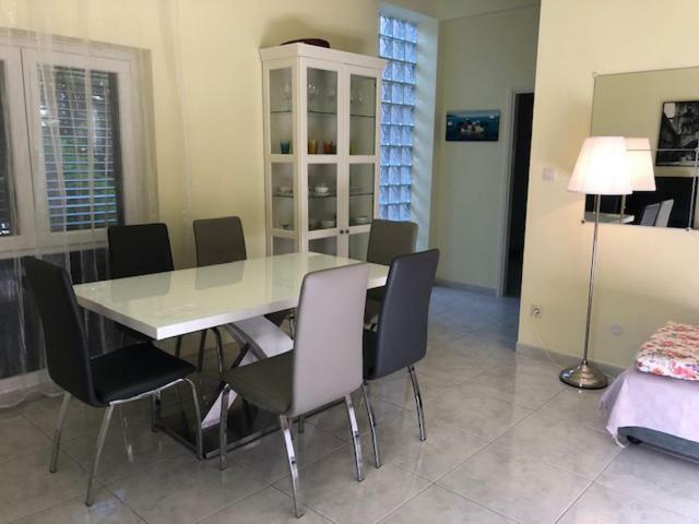 אומיס Sabina Apartments מראה חיצוני תמונה